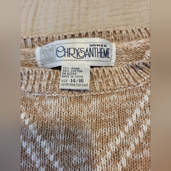 Vintage Chrysantheme Tan and Roses Women's Sweater - Picture 2 of 7